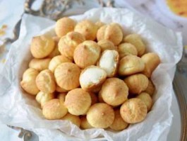 真想往你的小泡芙里挤点奶油(  哪家店的泡芙最好吃)